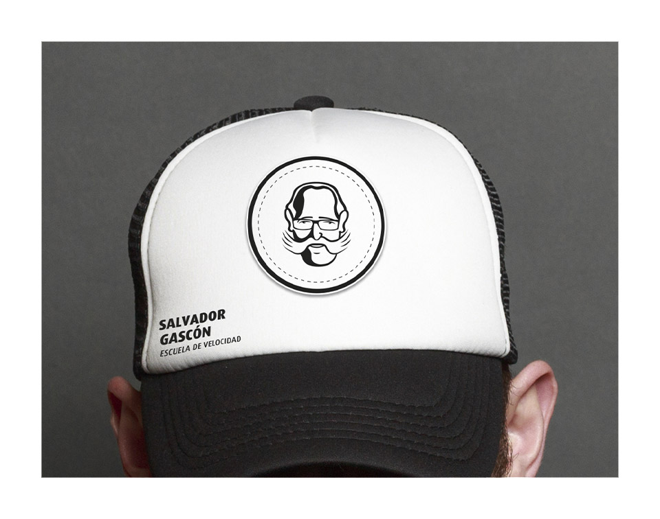 gorra_blanca-y-negra-salvadorgascon-escuela-de-velocidad